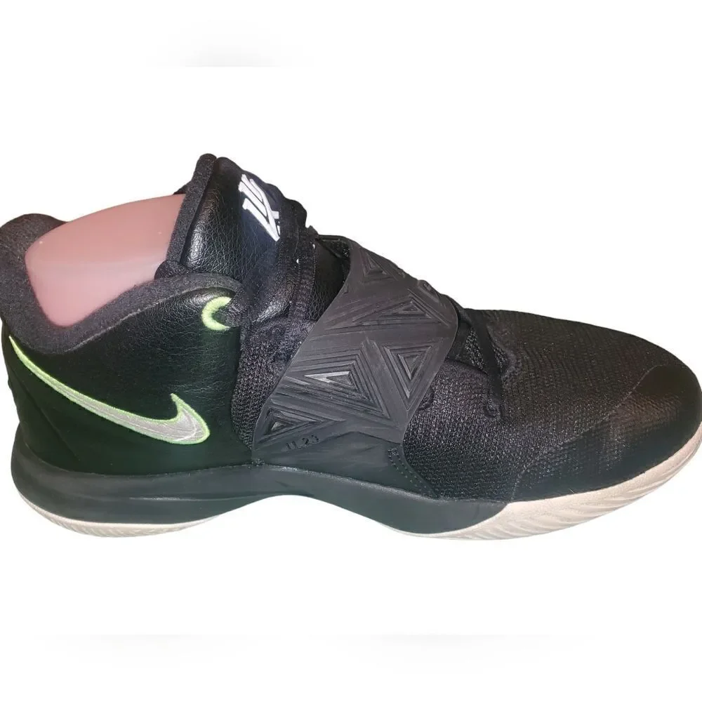 Nike Kids Kyrie Flytrap III Sneakers Size 6Y